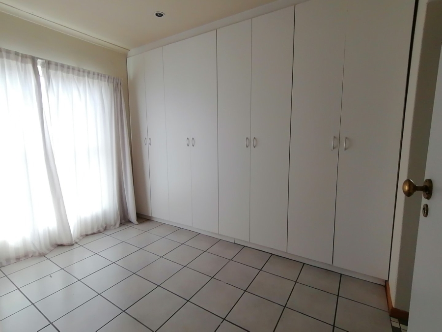 To Let 3 Bedroom Property for Rent in Country Club Western Cape